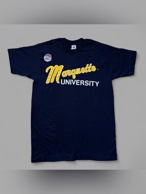 NWT Vintage 90’s Marquette University NCAA Navy Singlestitch T-Shirt. Size L.
